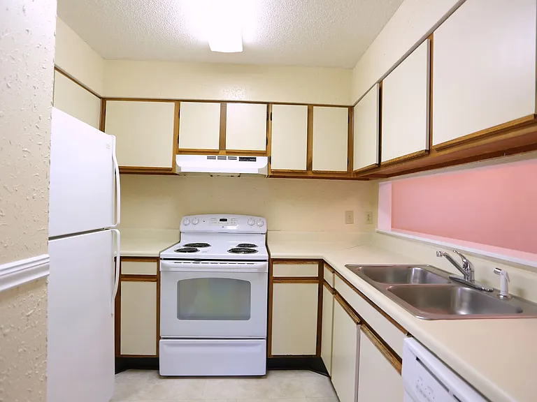 WInslow Place Apartments — Photo 4