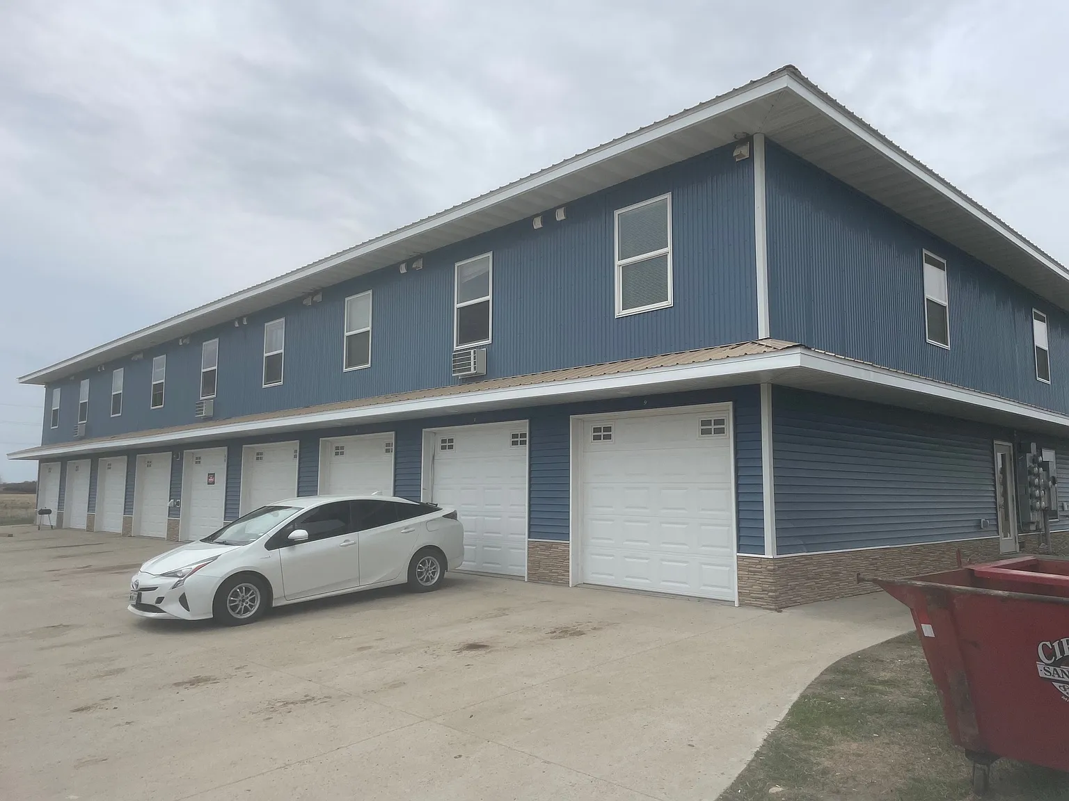 Clean 2br/2ba With Garage!! — Photo 1