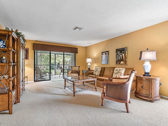 3rd image of 30 Stratford Ln APT H