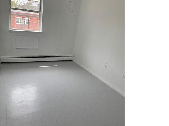 3rd image of 822 Bryant Ave #3