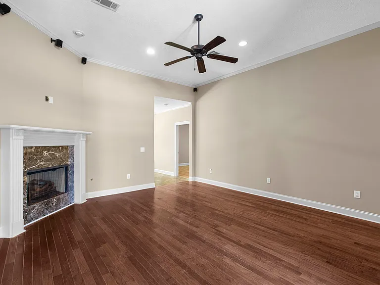 113 Dundee Cv — Photo 20