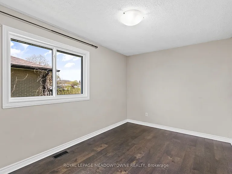 176 Longfield Rd #UPPER — Photo 19