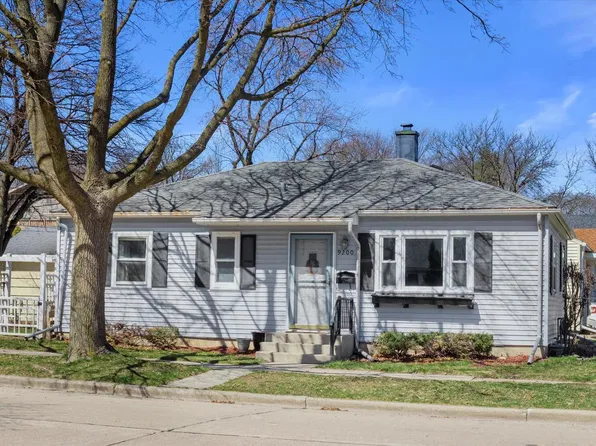 9200 West Park Hill AVENUE, Milwaukee, WI 53226