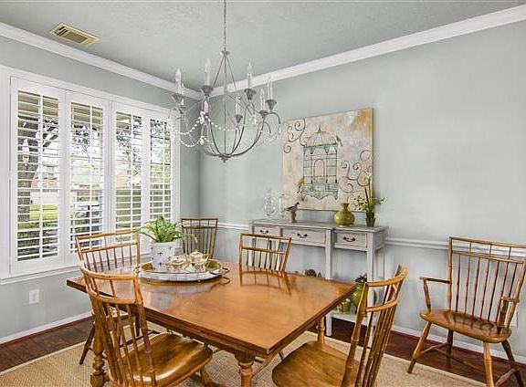 4th image of 2415 Bay Hill Dr