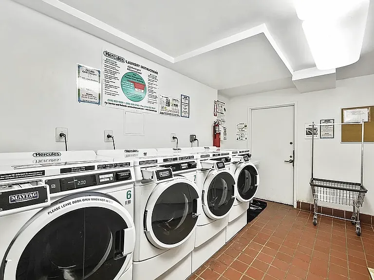 414 W 54th St #PHD — Photo 11