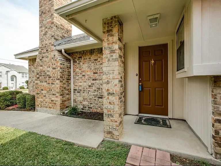2068 Arbor Creek Dr #A — Photo 2