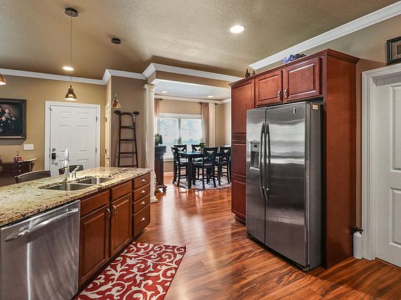 5th image of 11217 Oakwood Dr #19