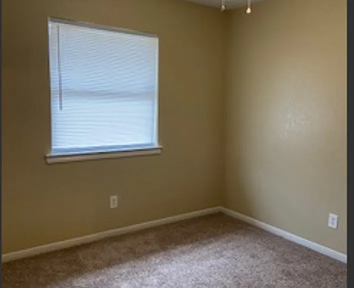 848 Michelle Dr — Photo 3
