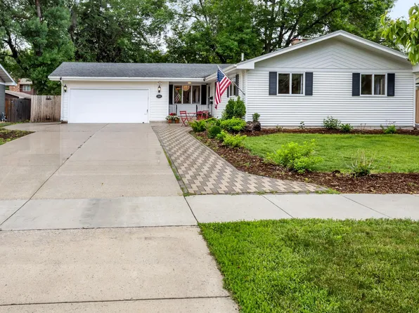 2509 Elm St N, Fargo, ND 58102