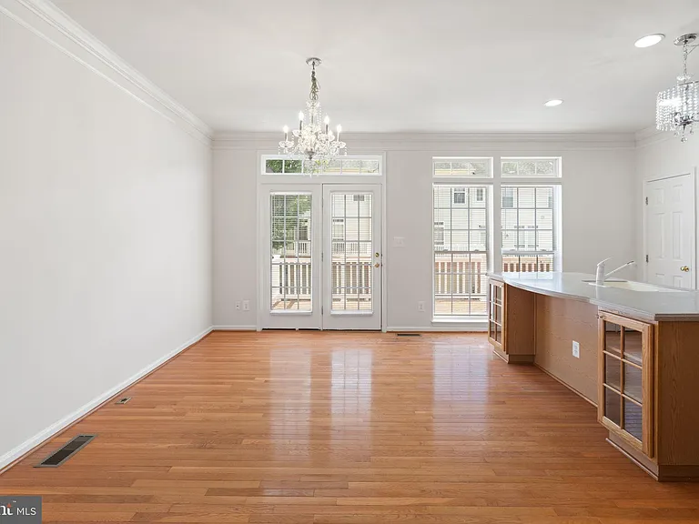 2225 Potomac Club Pkwy — Photo 10