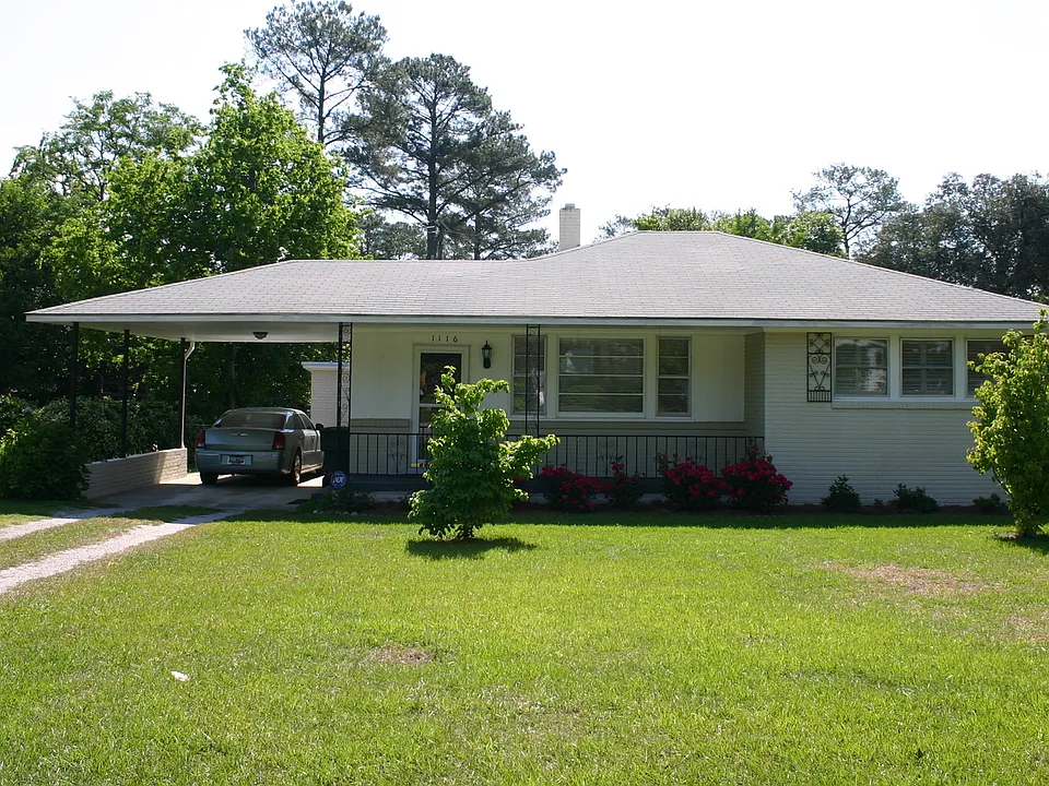 1116 Deerwood St