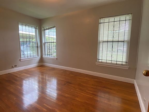 5th image of 227 BURWOOD LN