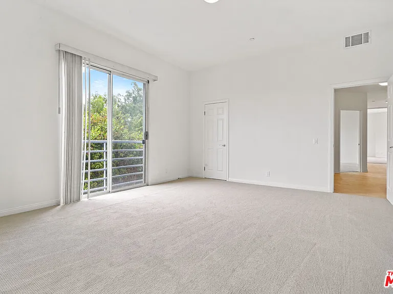 1325 Arizona Ave #201 — Photo 37