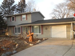 1690 Pine Bluff Rd, Morris, IL 60450