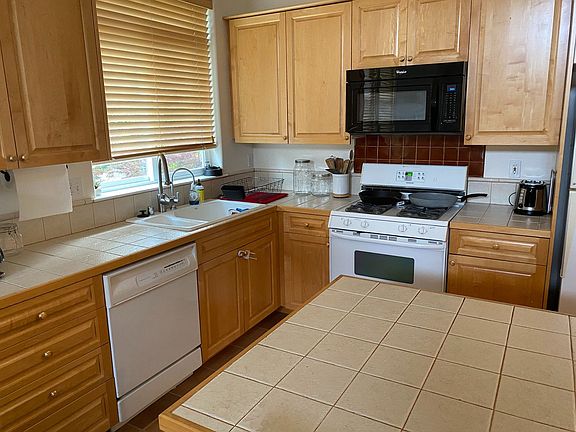 4th image of 91 Camano Ln