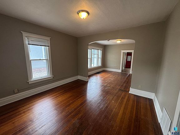 2nd image of 1119 S Dakota Ave