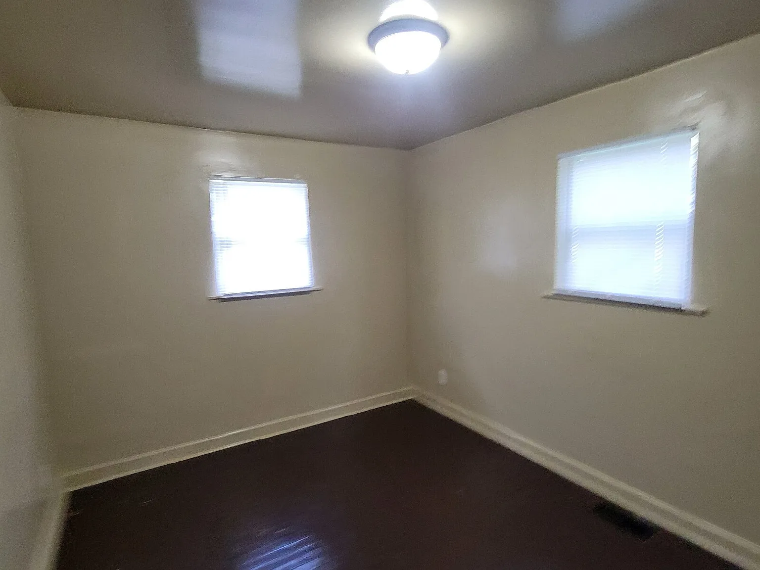 3 bed, 2.0 bath, $925 — Photo 2