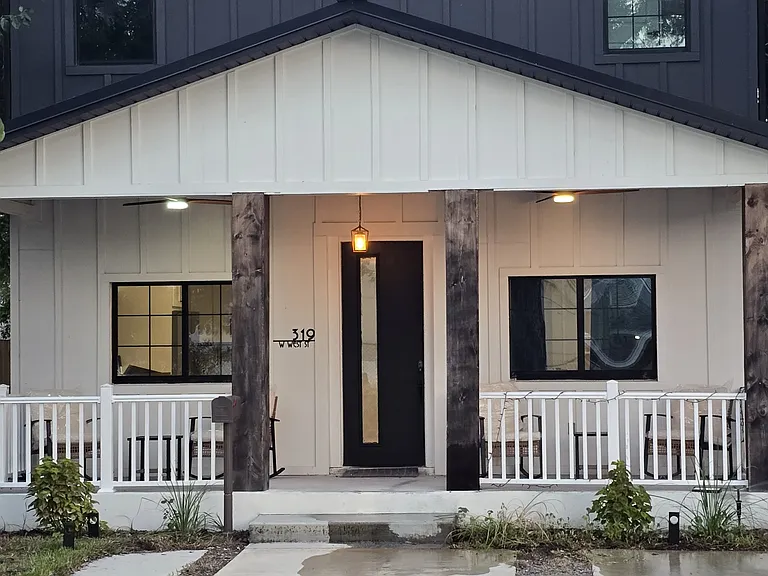 319 W West St — Photo 33