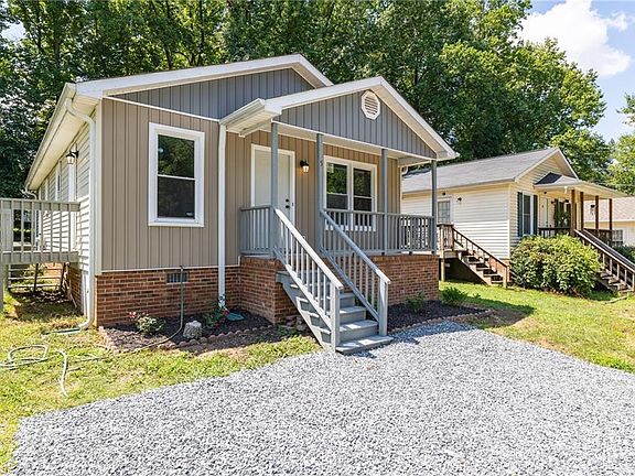 3rd image of 5 Quad Oak Dr