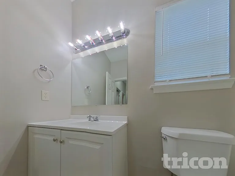101 Royal Crest Dr — Photo 14