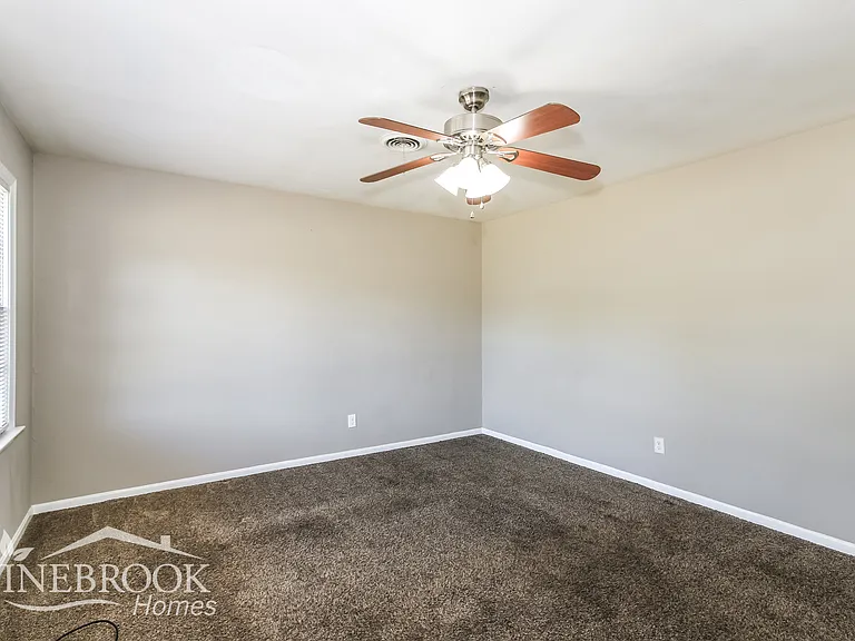 1920 Preston Dr — Photo 7