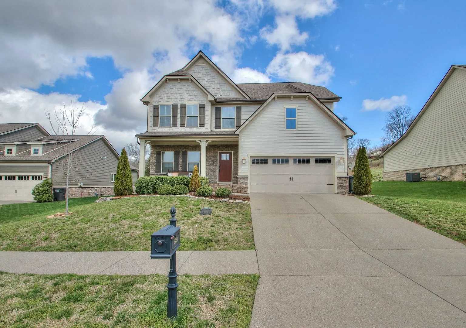 4 Bedroom, 2.5 Bath Home w/ 2 Car Garage — Photo 2