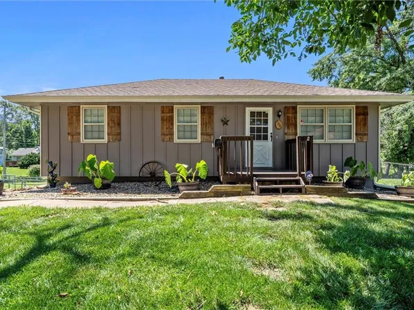 911 SW 8th St, Lees Summit, MO 64081