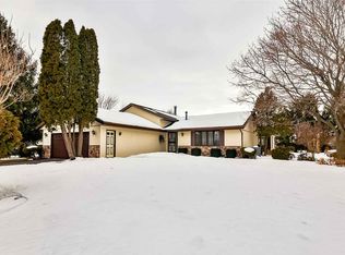 12944 Huntsboro Ln, Roscoe, IL 61073