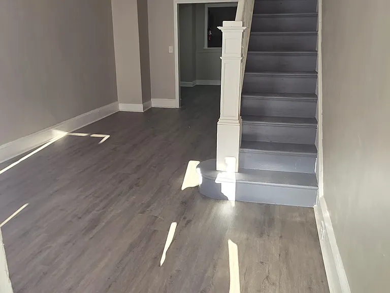 144 N Streeper St — Photo 2