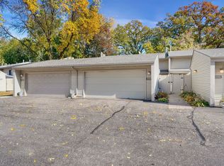 5565 E Oberlin Cir NE, Fridley, MN 55432