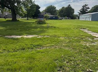 207 S Elm St, Bowen, IL 62316