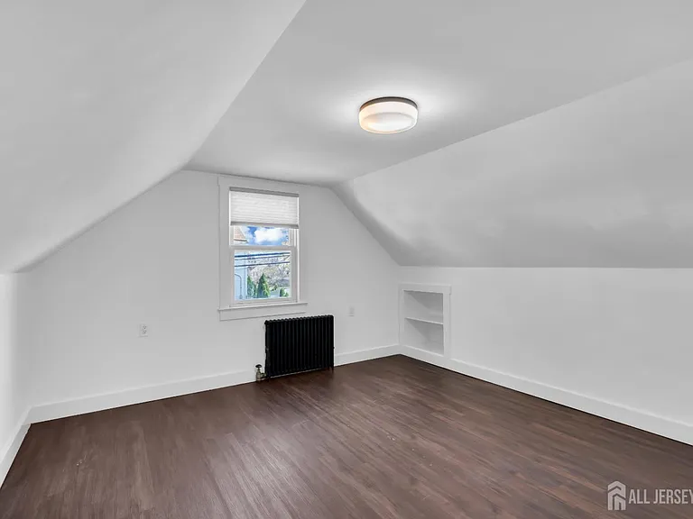 20 Burnet St — Photo 24