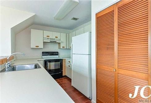 4th image of 511A W Broadway