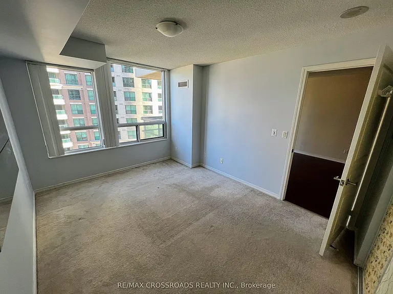 509 Beecroft Rd #817 — Photo 4