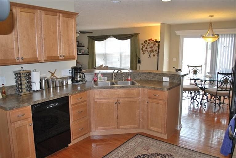 1st image of 523 Clayton Ct
