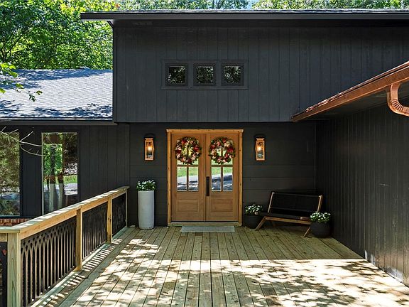 2nd image of 4 Abingdon Ln