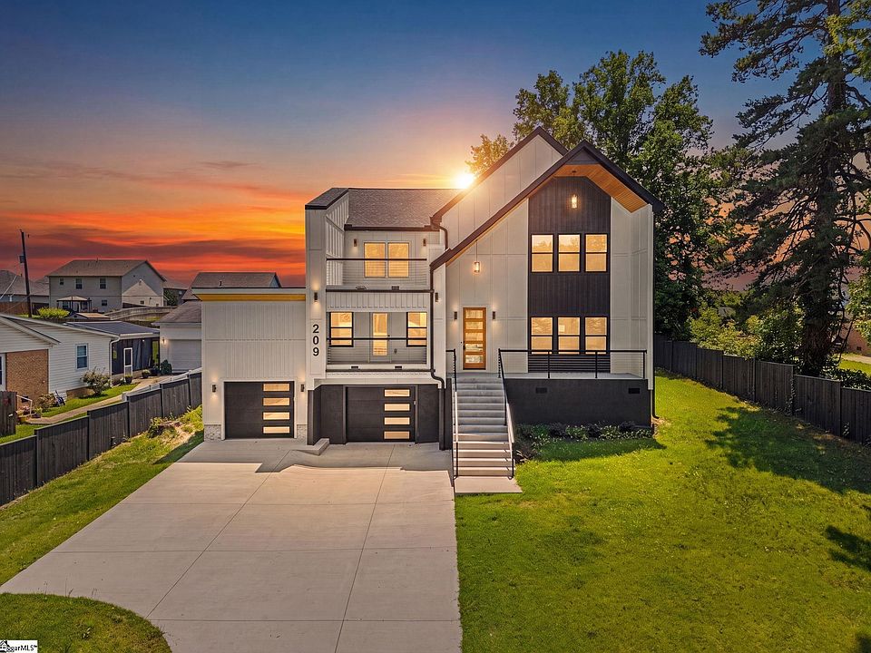 1st image of 209 Redmond Dr