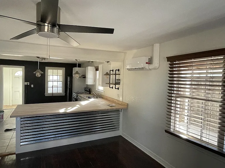 New split system heating and cooling (energy efficient!)