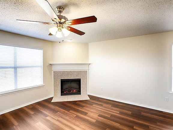 4th image of 807 Blue Sky Dr