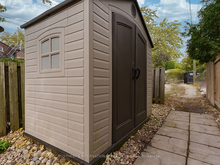 15 Indian Road Cres #UPPER — Photo 32