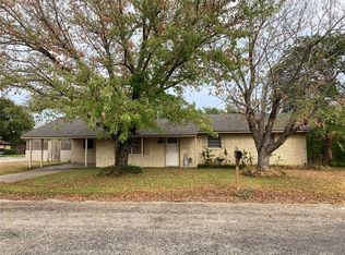 907 Chestnut St, Hico, TX 76457