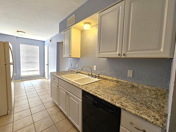 5th image of 2208 Statler Dr