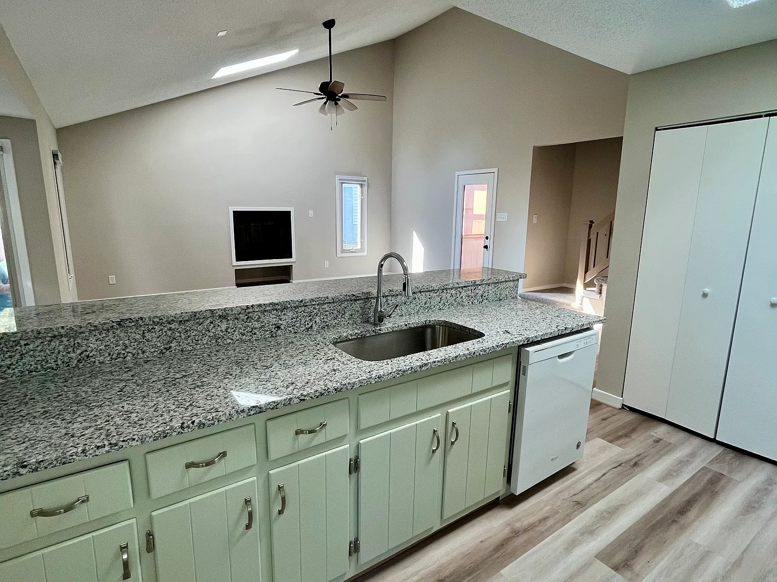 3 bed, 1550 sqft, $2,550 — Photo 3