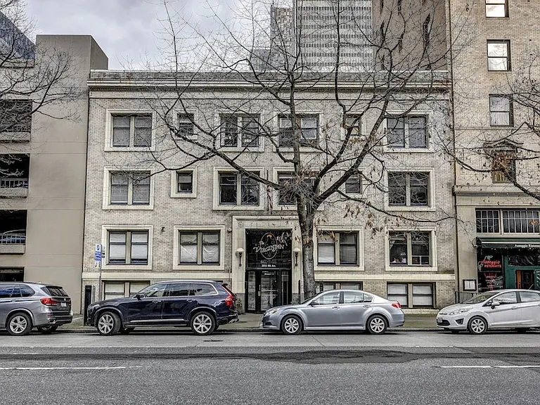 Virginian Apartments — Photo 15