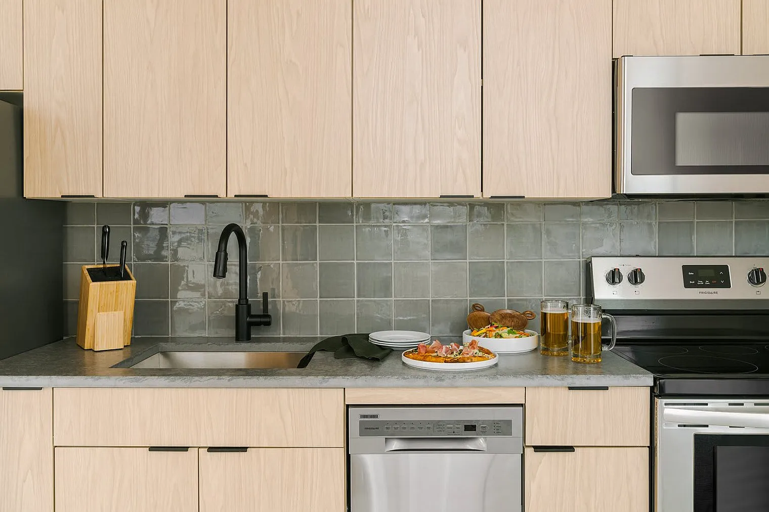 1 bed, 1.0 bath, 495 sqft, $6,095 — Photo 3