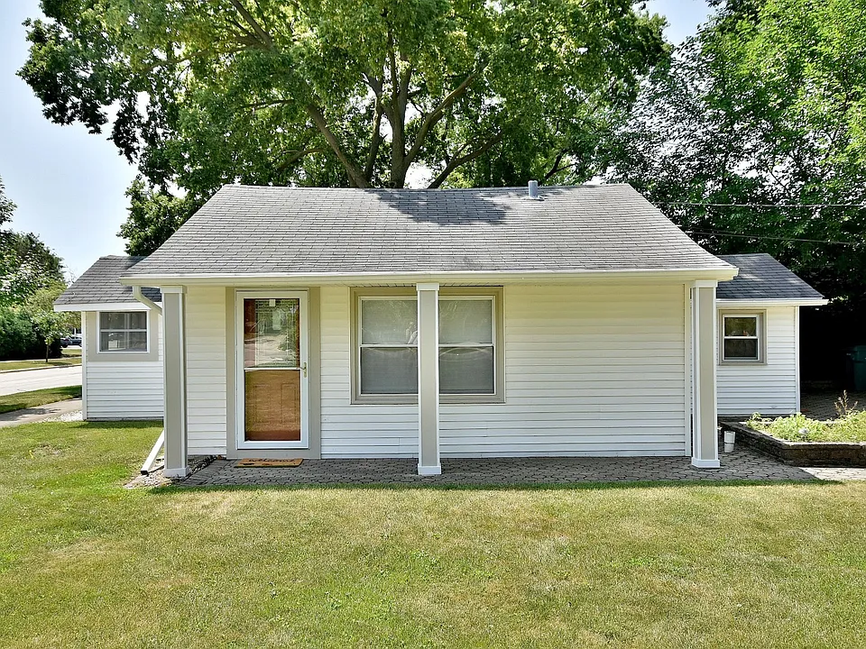 149 E Strong St