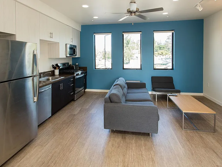 1340 Taft St — Photo 3