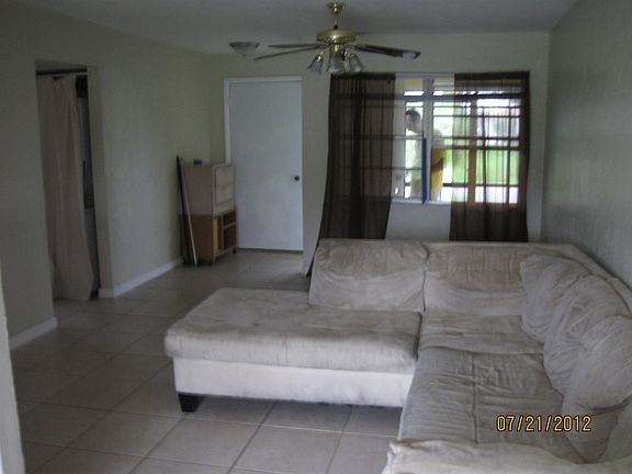 2nd image of 913 SE 14th Ter