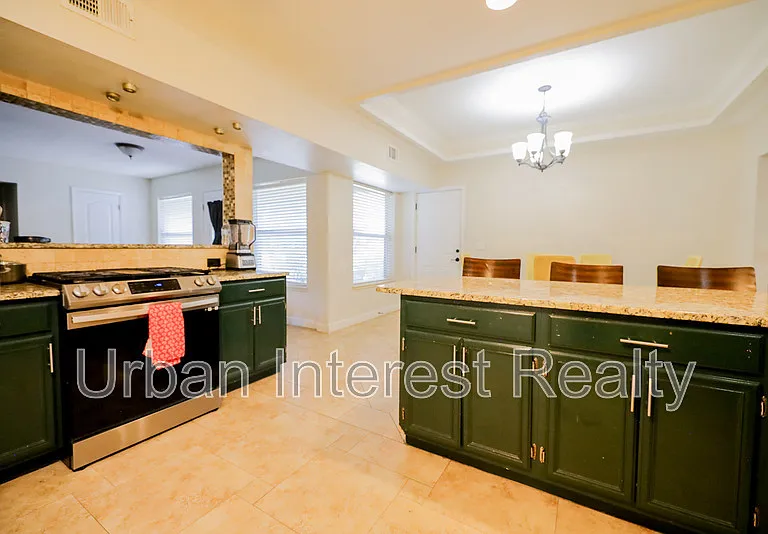 505 Beach Dr — Photo 6