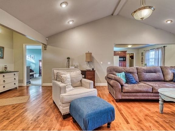 5th image of 205 Williams Dr